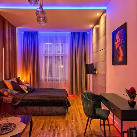 Czarny Z Jacuzzi Apartmán