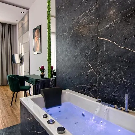 Daire Czarny Z Jacuzzi